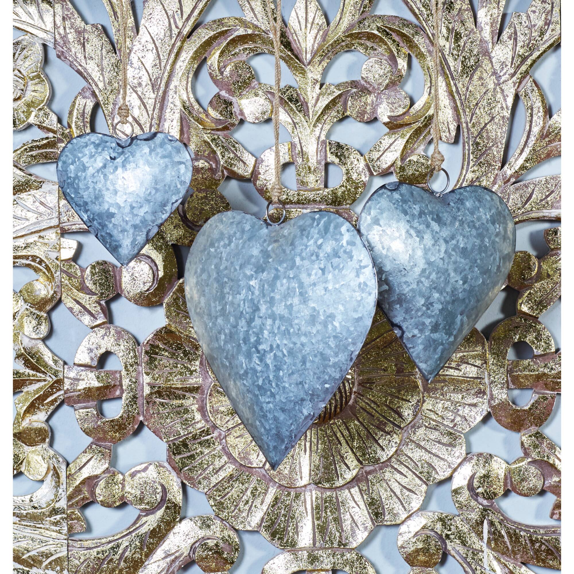 Gray Metal Hearts Rustic Windchime Set